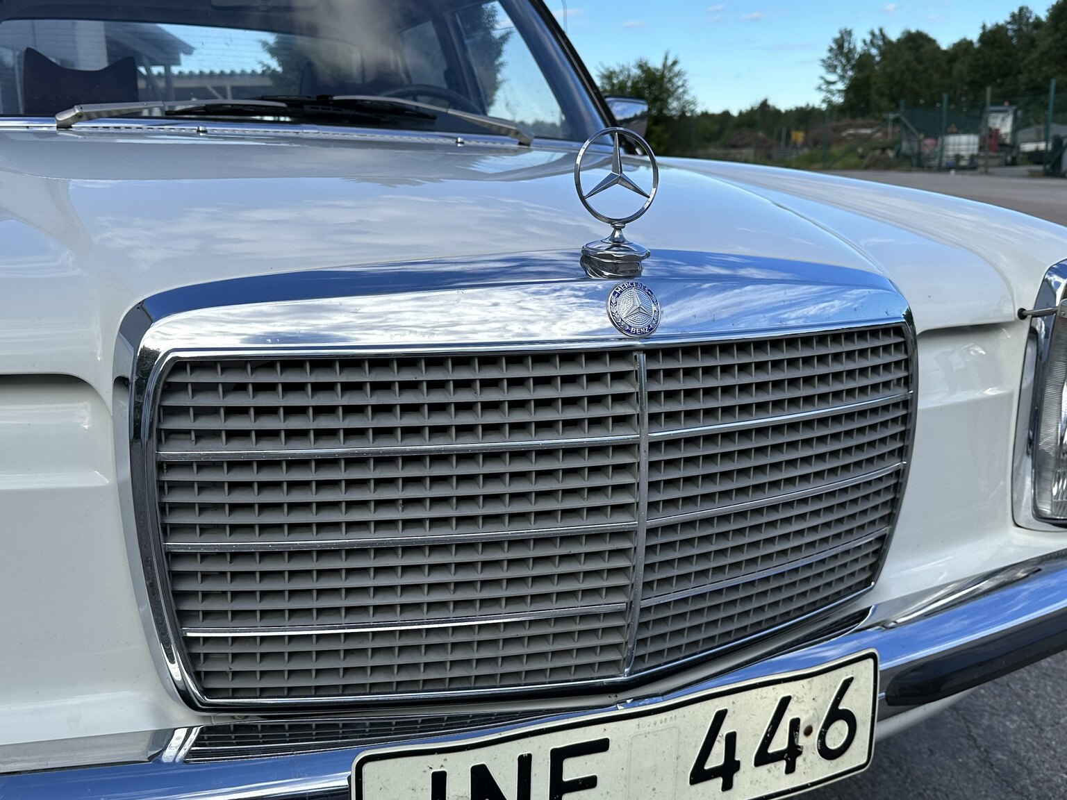 Aussenfoto 1975 Mercedes Benz 200 (17)