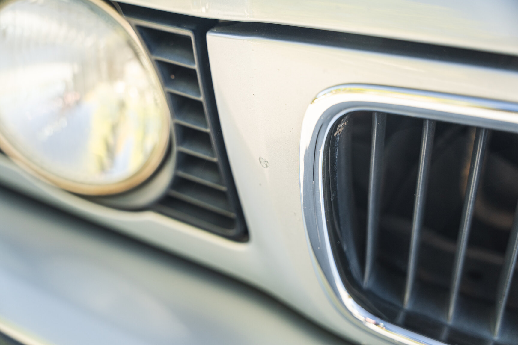 Exterior image of 1994 BMW 520i E34