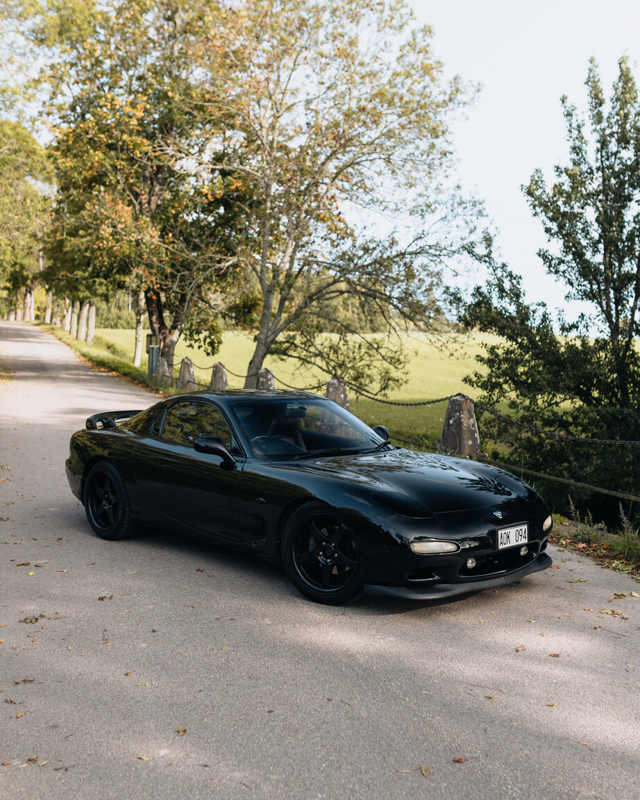 Exterior image of 1994 Mazda RX7 (2)