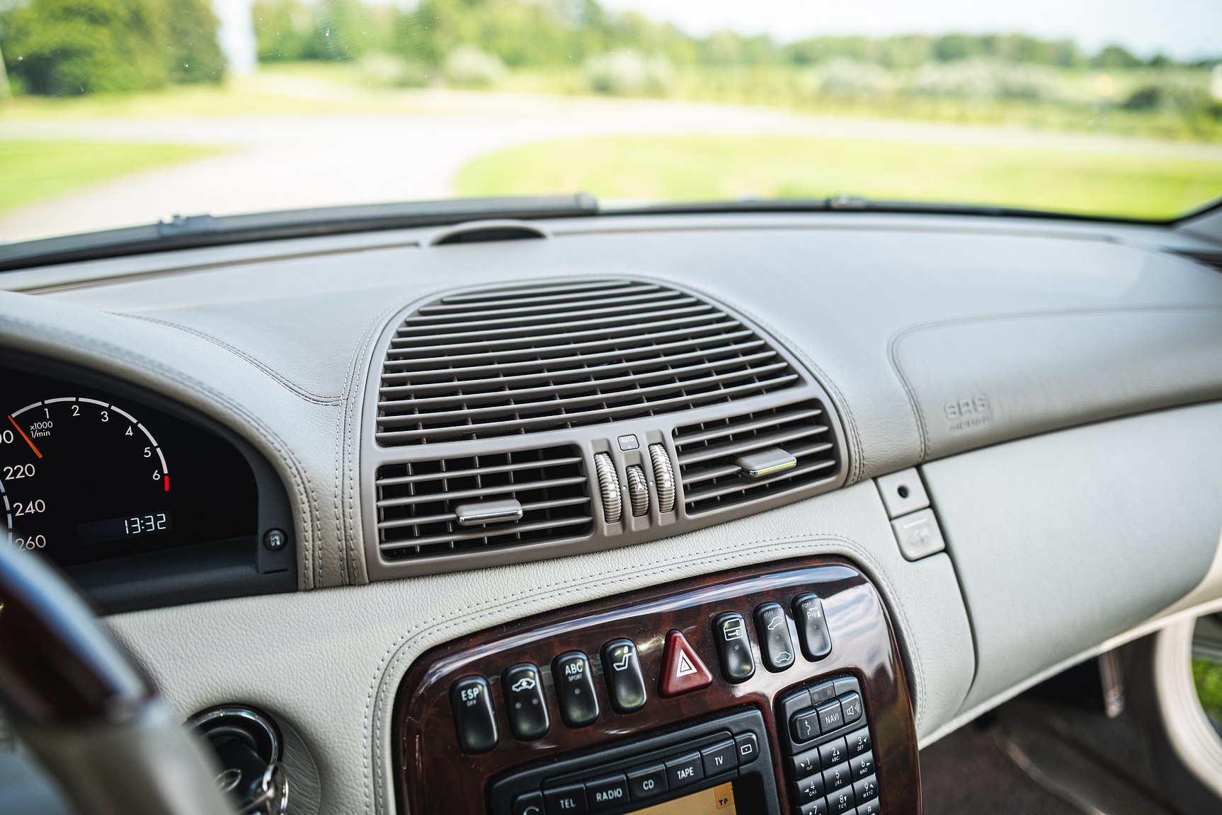 Interior image of 2000 Mercedes-Benz CL 500
