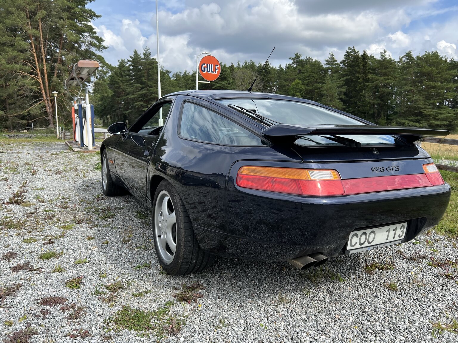 Exterior image of 1993 Porsche 928 GTS
