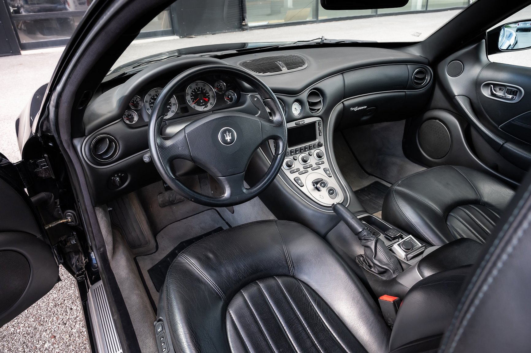 Interior image of 2004 Maserati Coupé 4.2 V8 Cambiocorsa