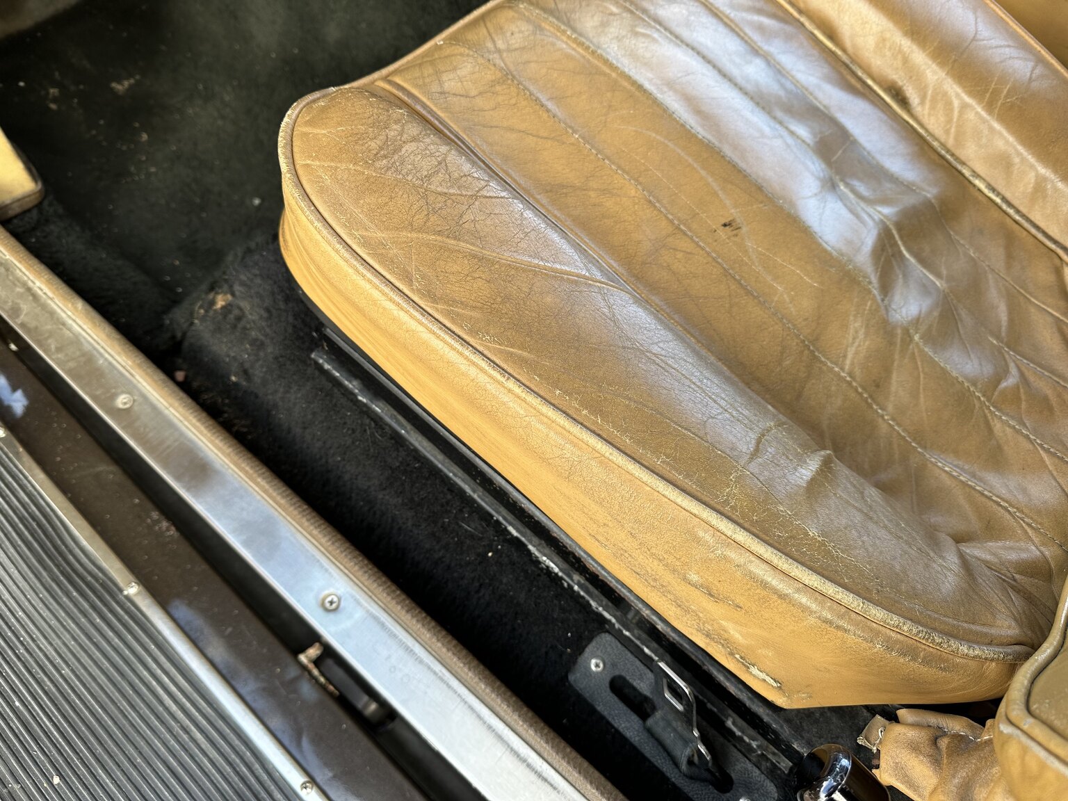 Innenraumfoto von 1975 Excalibur Phaeton series III  (21)