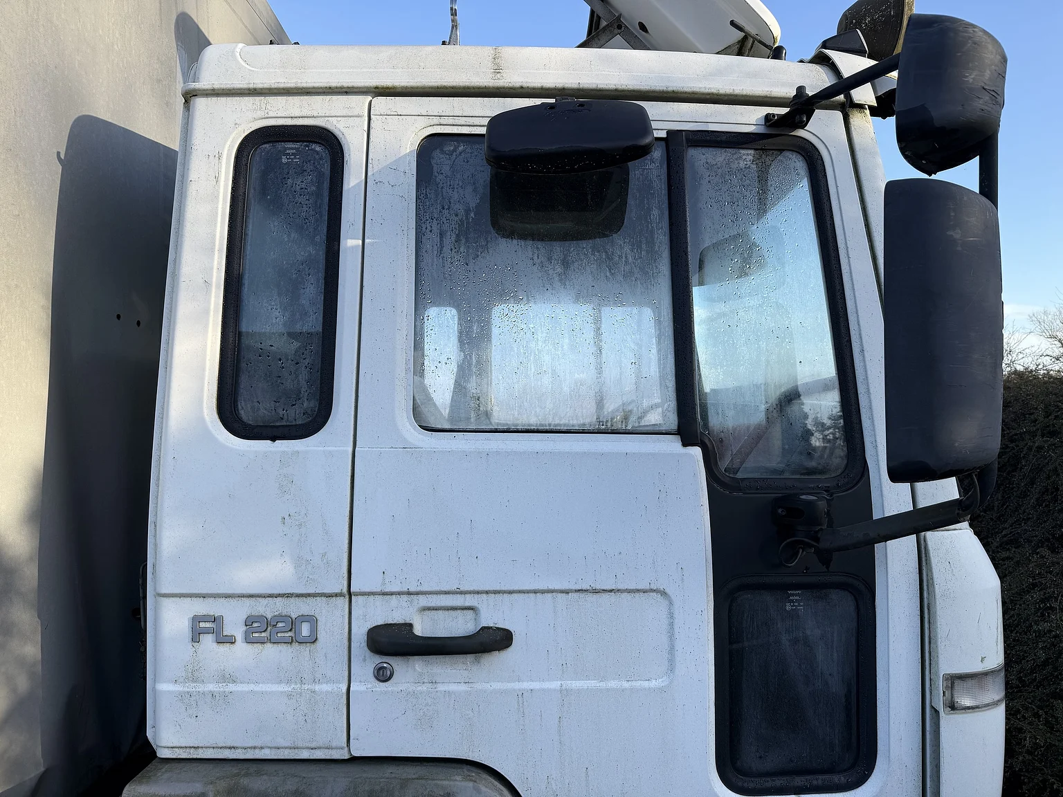 Exteriörbild på 2000 Volvo FL6 4x2 - NO RESERVE (17)