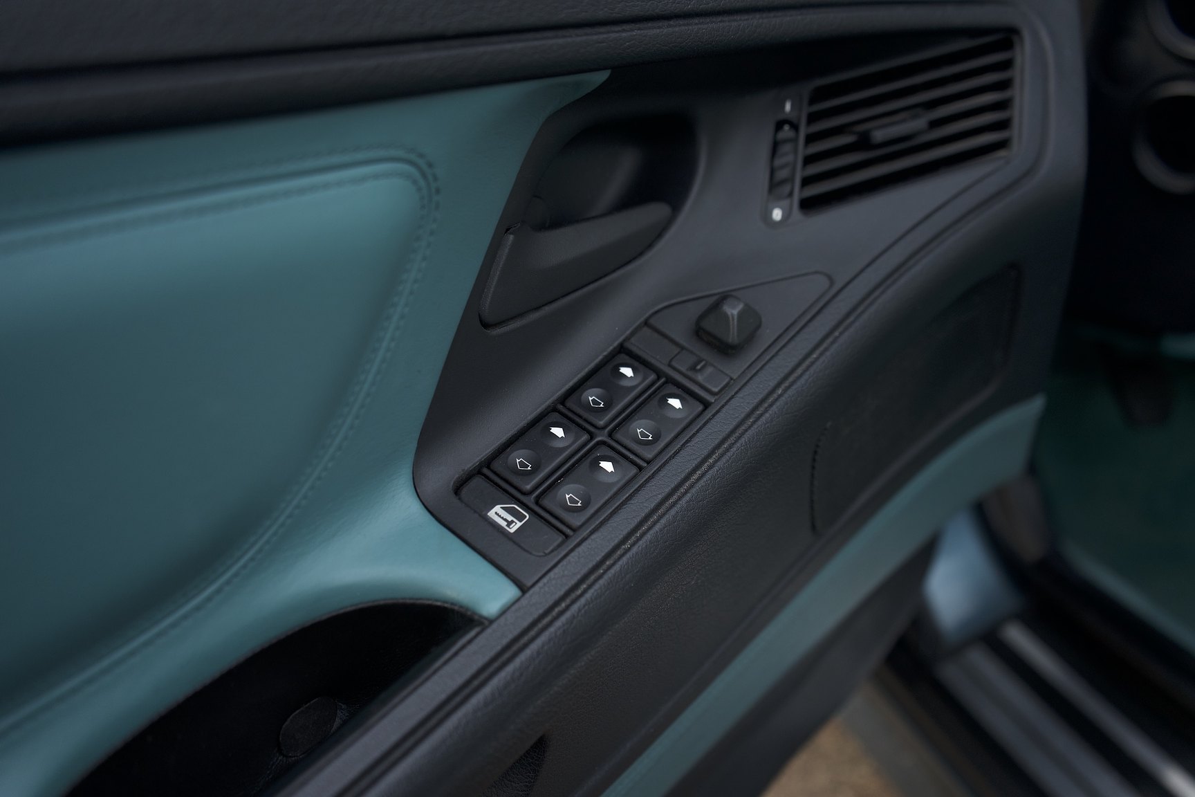 Interiörbild 1992 BMW 850i 6-speed manual - NO RESERVE