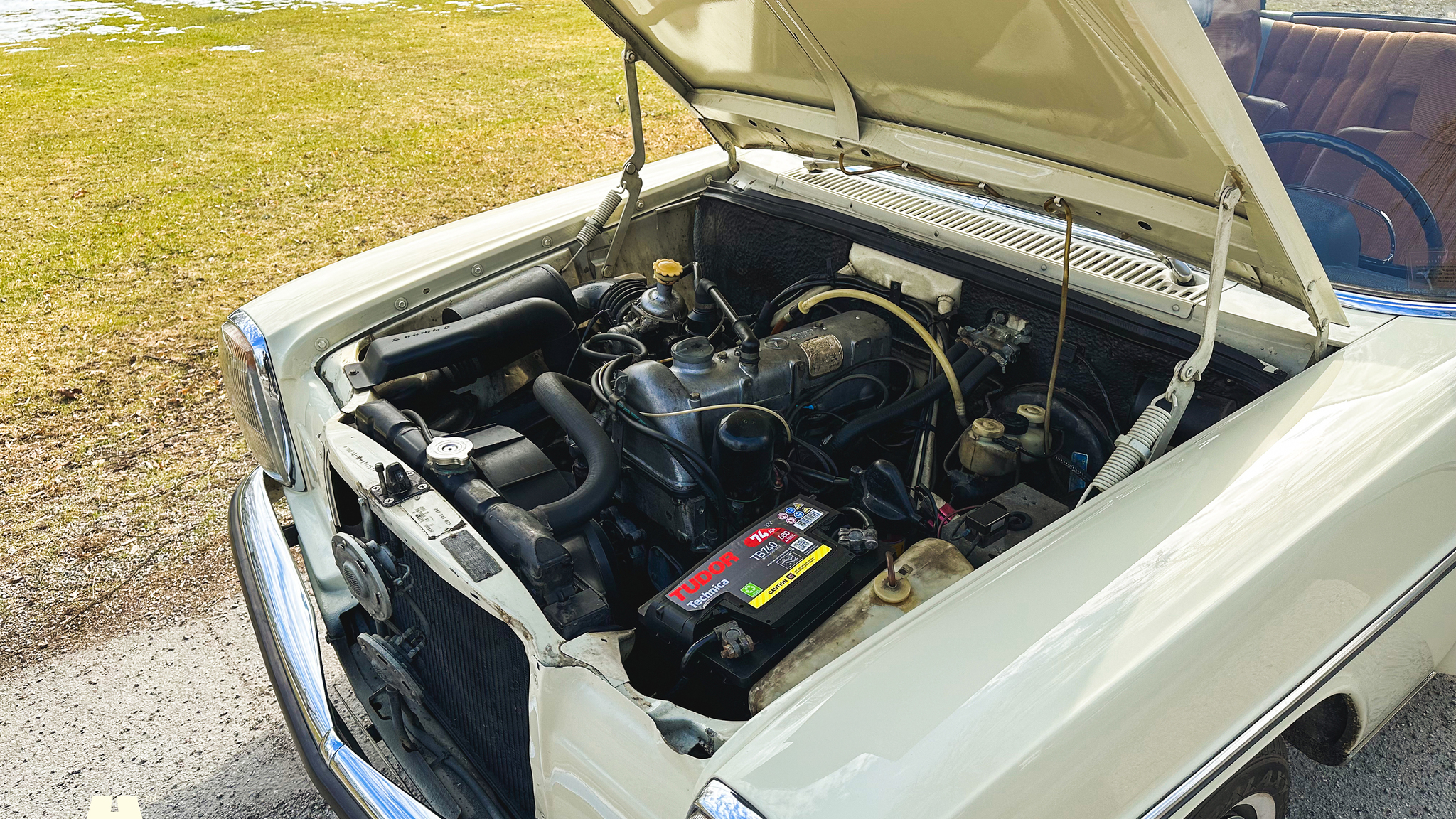 Image of 1972 Mercedes-Benz 200 mechanics