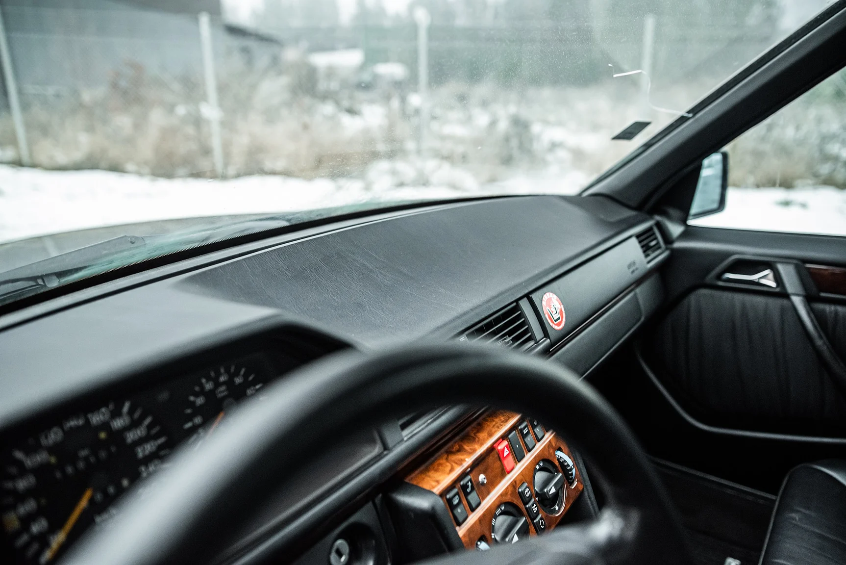 Interior image of 1993 Mercedes-Benz E 320 "AMG" (35)