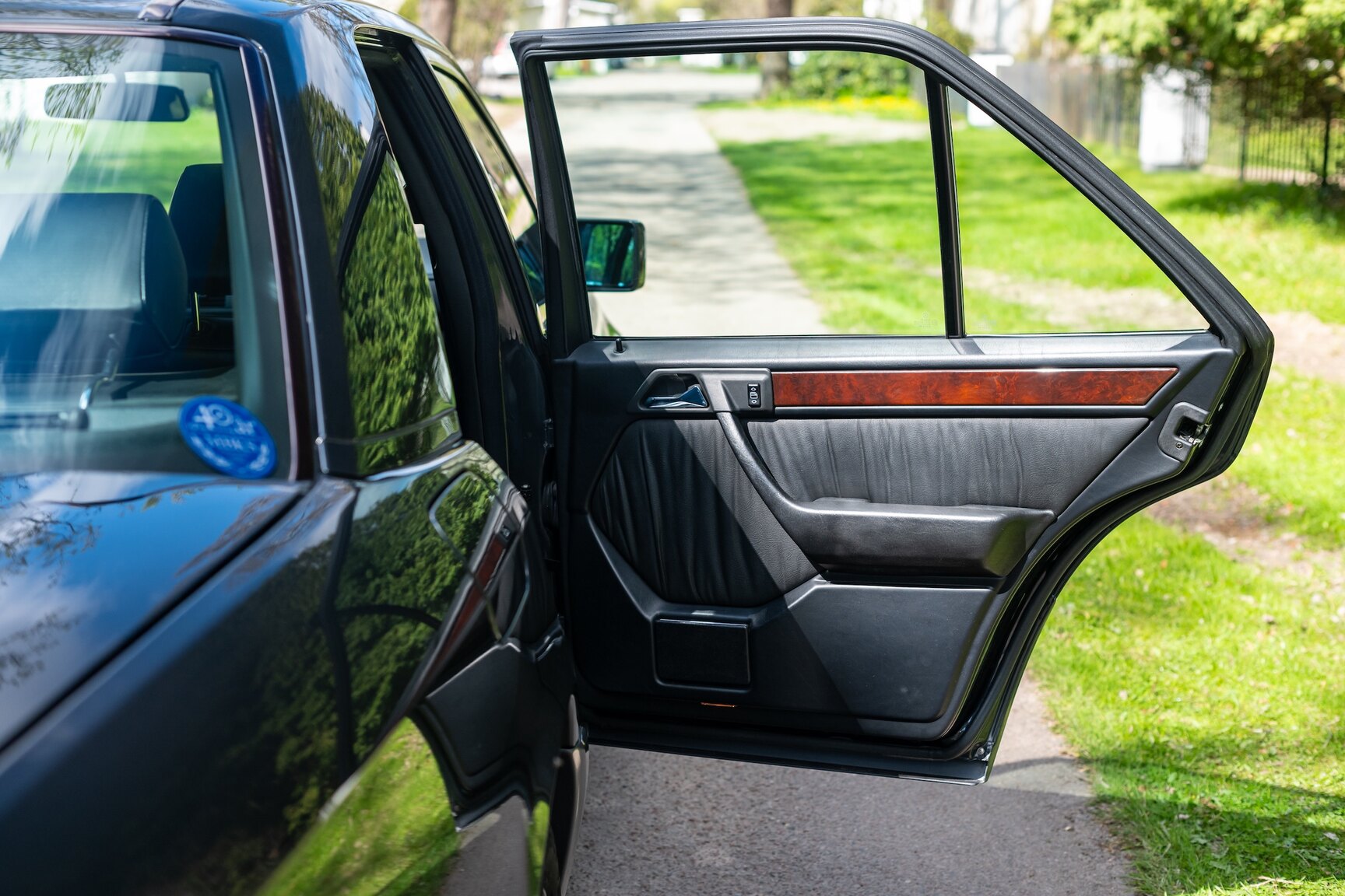 Interior image of 1993 Mercedes-Benz 400 E