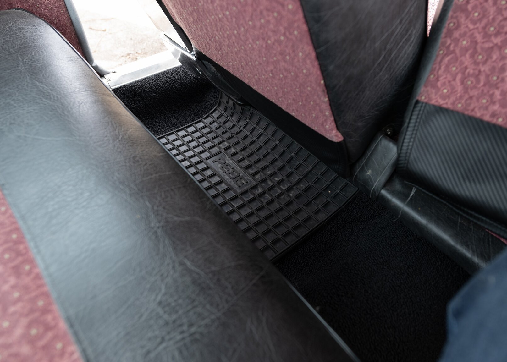 Interior image of 1961 Chrysler New Yorker Sedan (46)