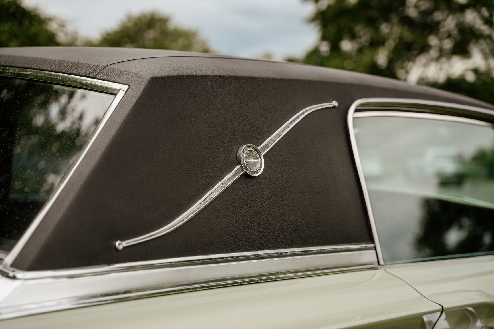 Exterior image of 1966 Ford Thunderbird 6.4 Landou Limited Edition