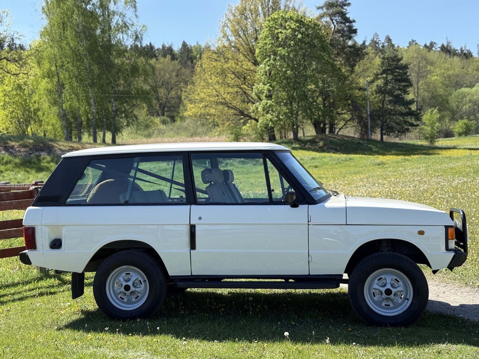 Exterior image of 1985 Land Rover Range Rover 3.5 V8