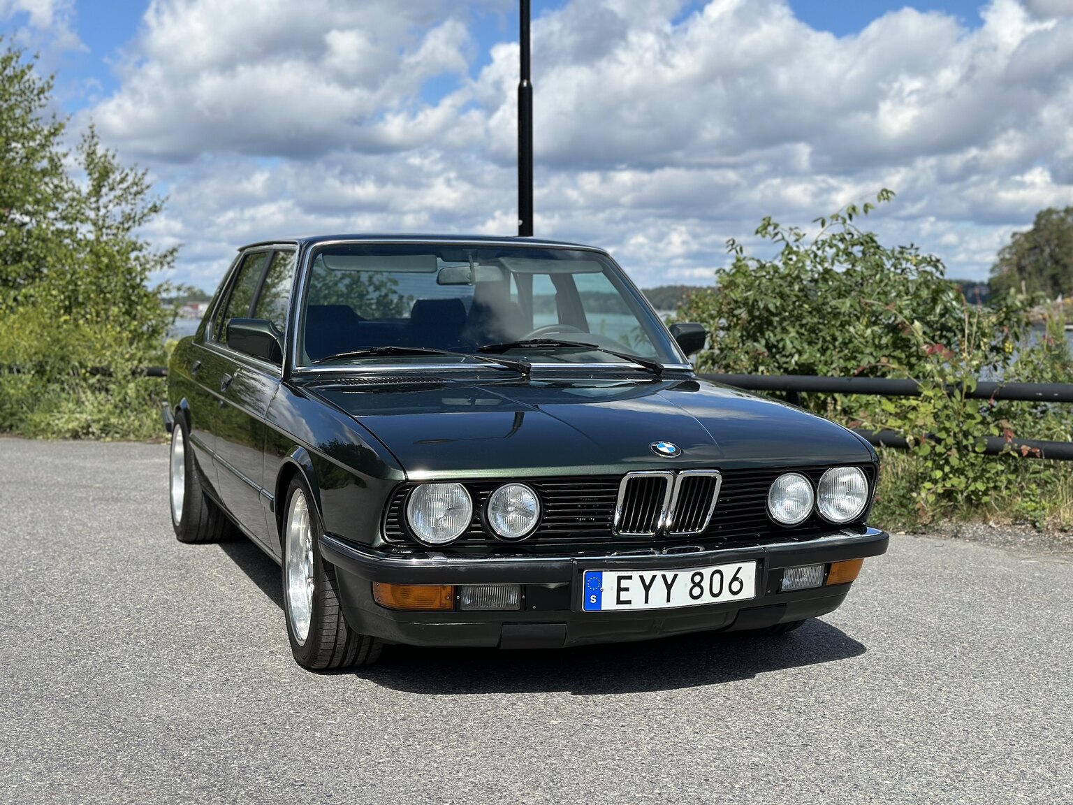 Exterior image of 1985 BMW 525E