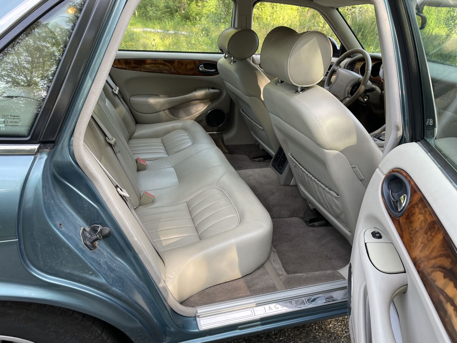 Innenraumfoto von 1998 Jaguar XJ8 Sovereign (24)
