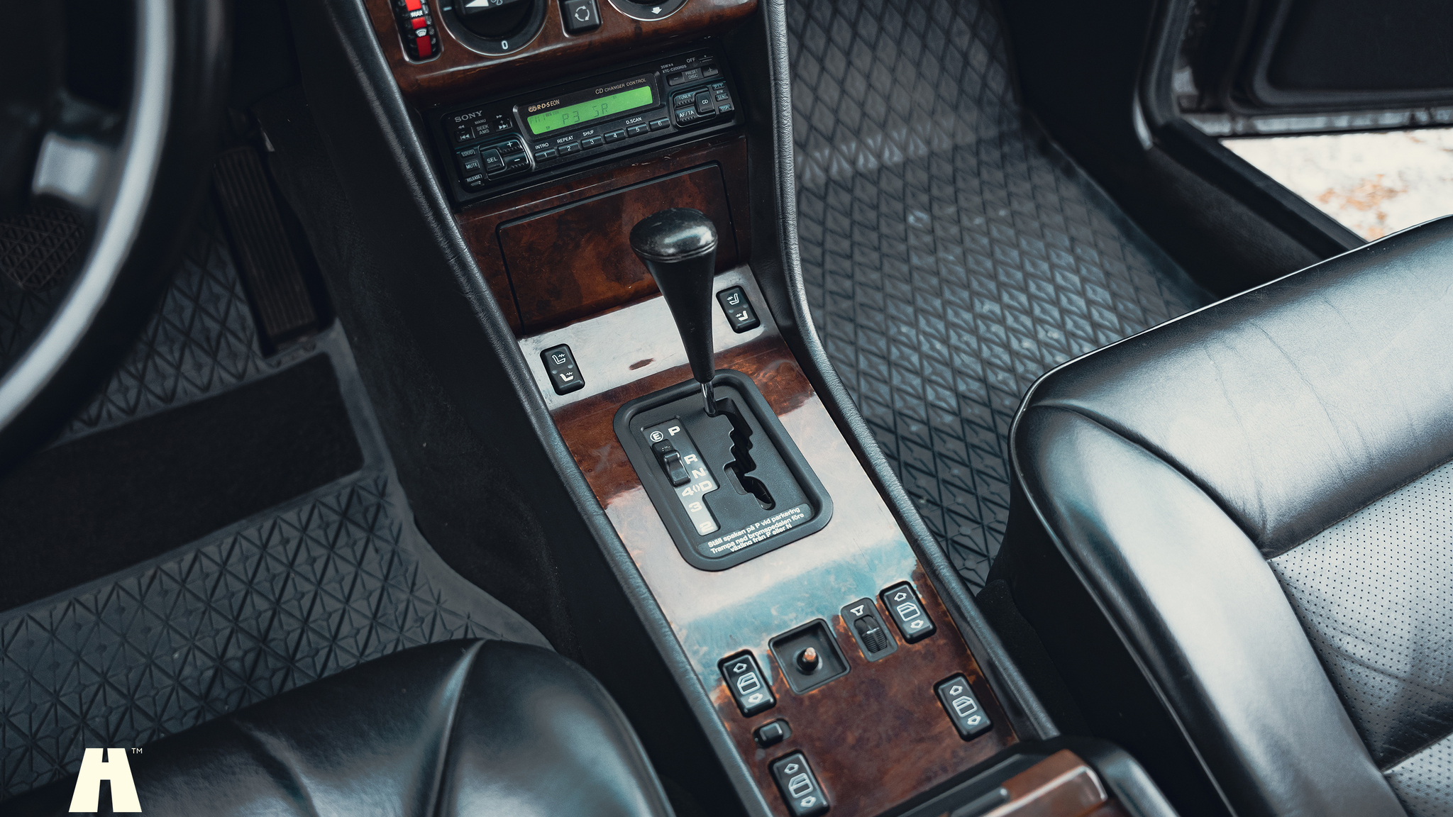 Interiörbild 1990 Mercedes 300 CE-24