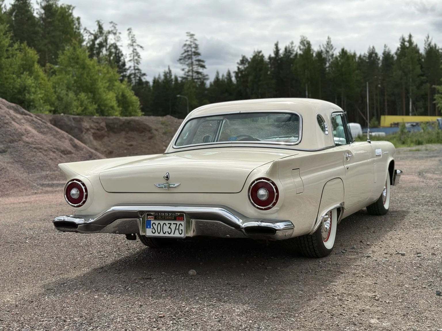 Exterior image of 1957 Ford Thunderbird (6)