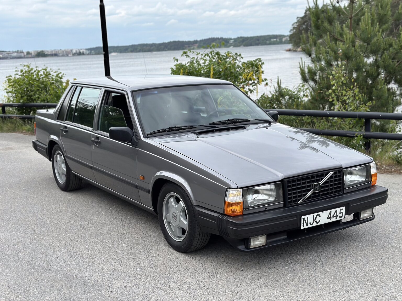 Exterior image of 1988 Volvo 740 Turbo