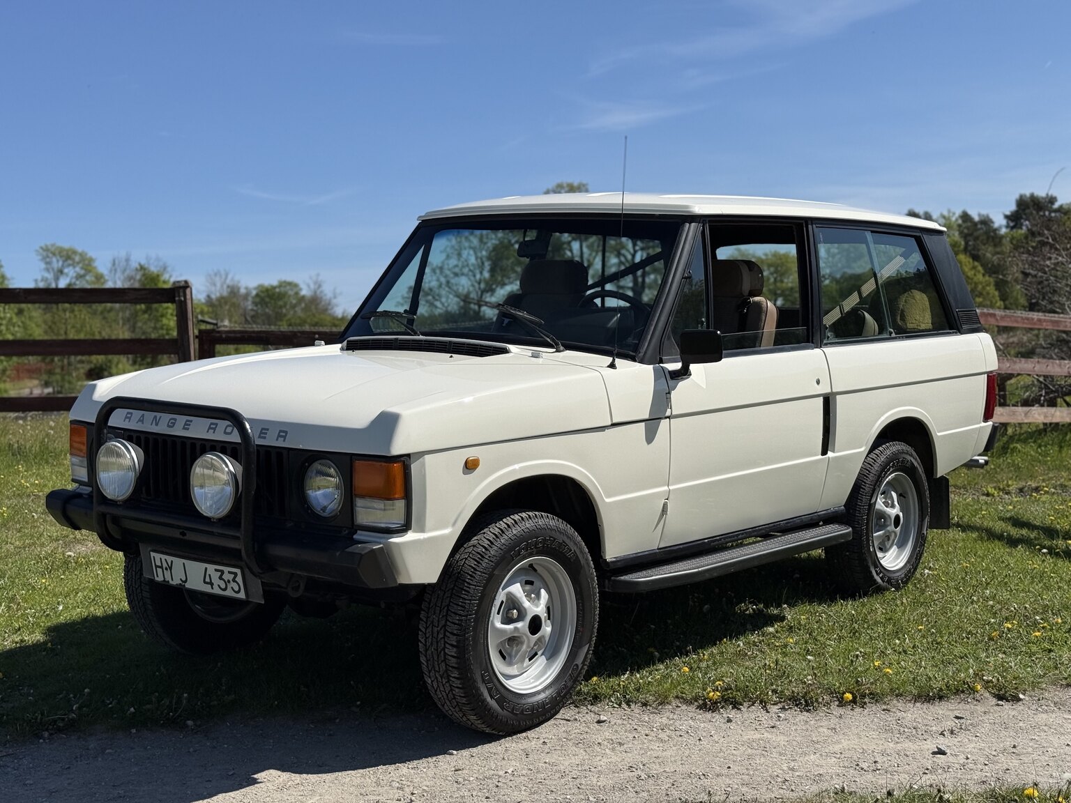 Exterior image of 1985 Land Rover Range Rover 3.5 V8