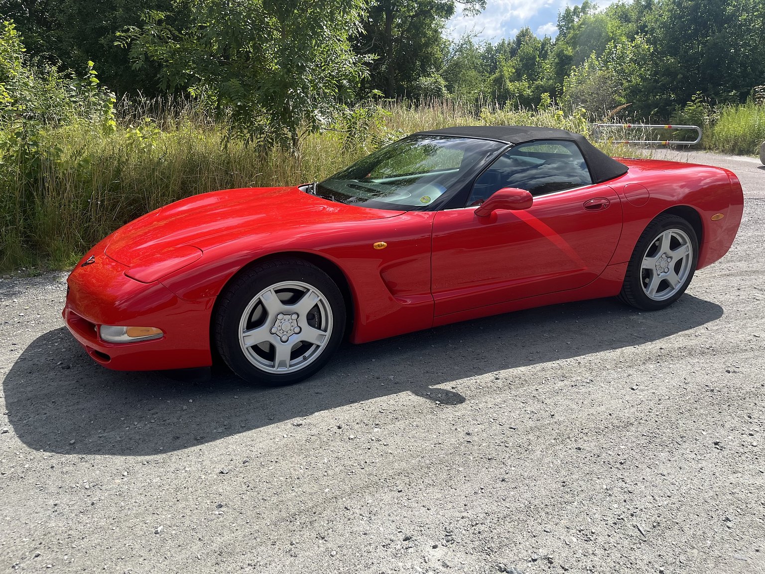 Exterior image of 2000 Chevrolet Corvette Cabriolet