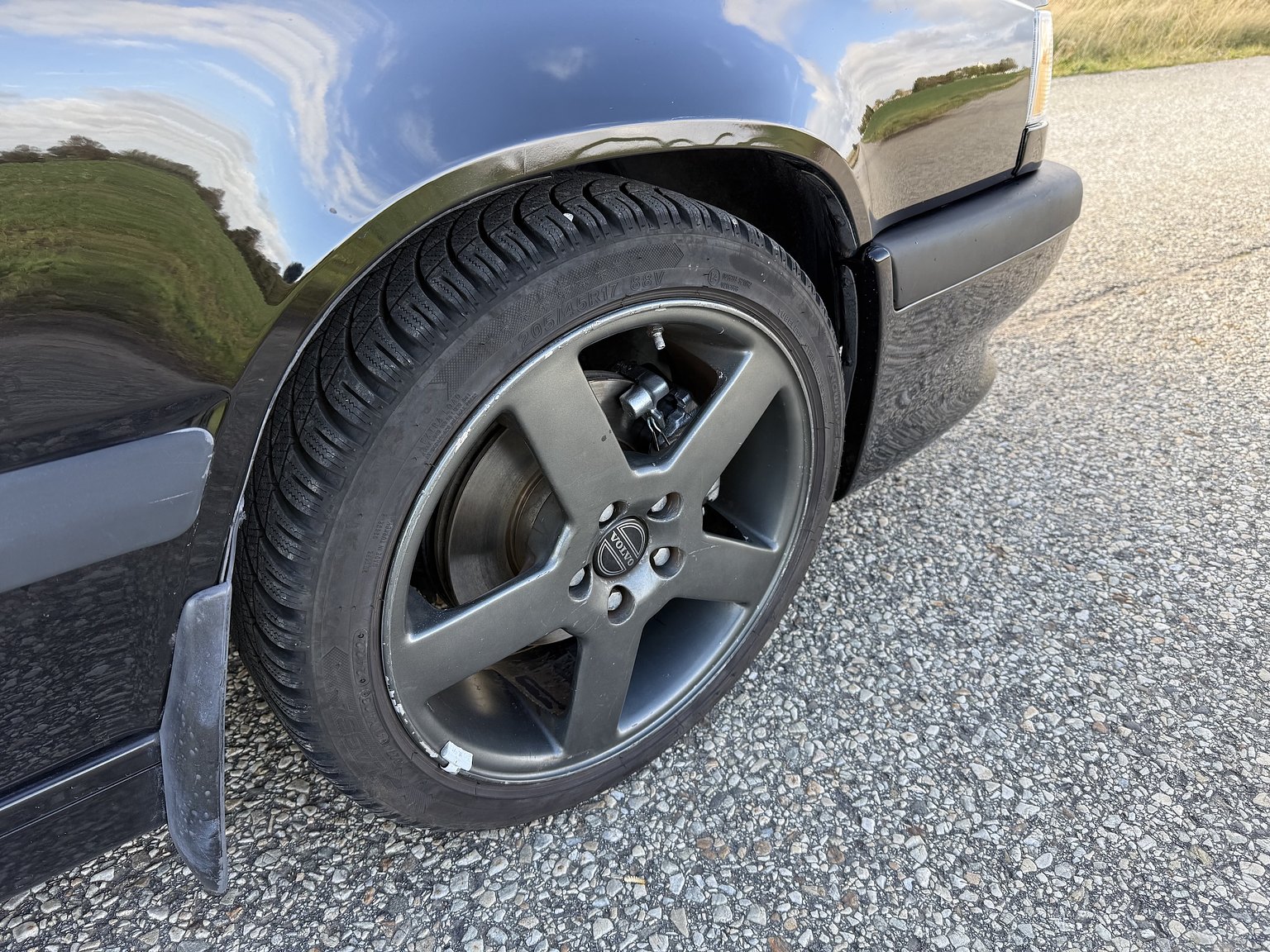Exterior image of 1995 VOLVO 855 T5R T-5R