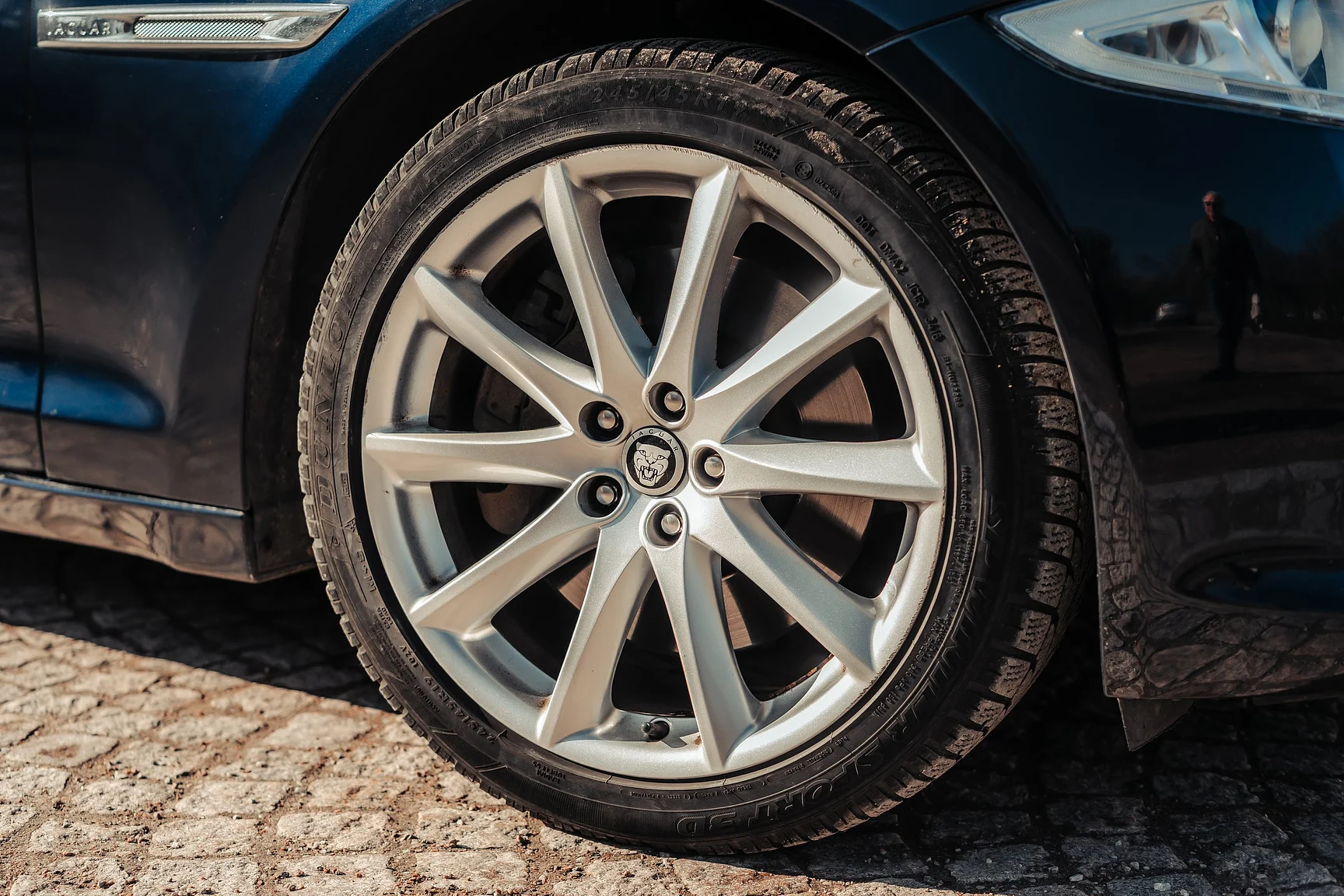 Exterior image of 2012 Jaguar XJ (52)