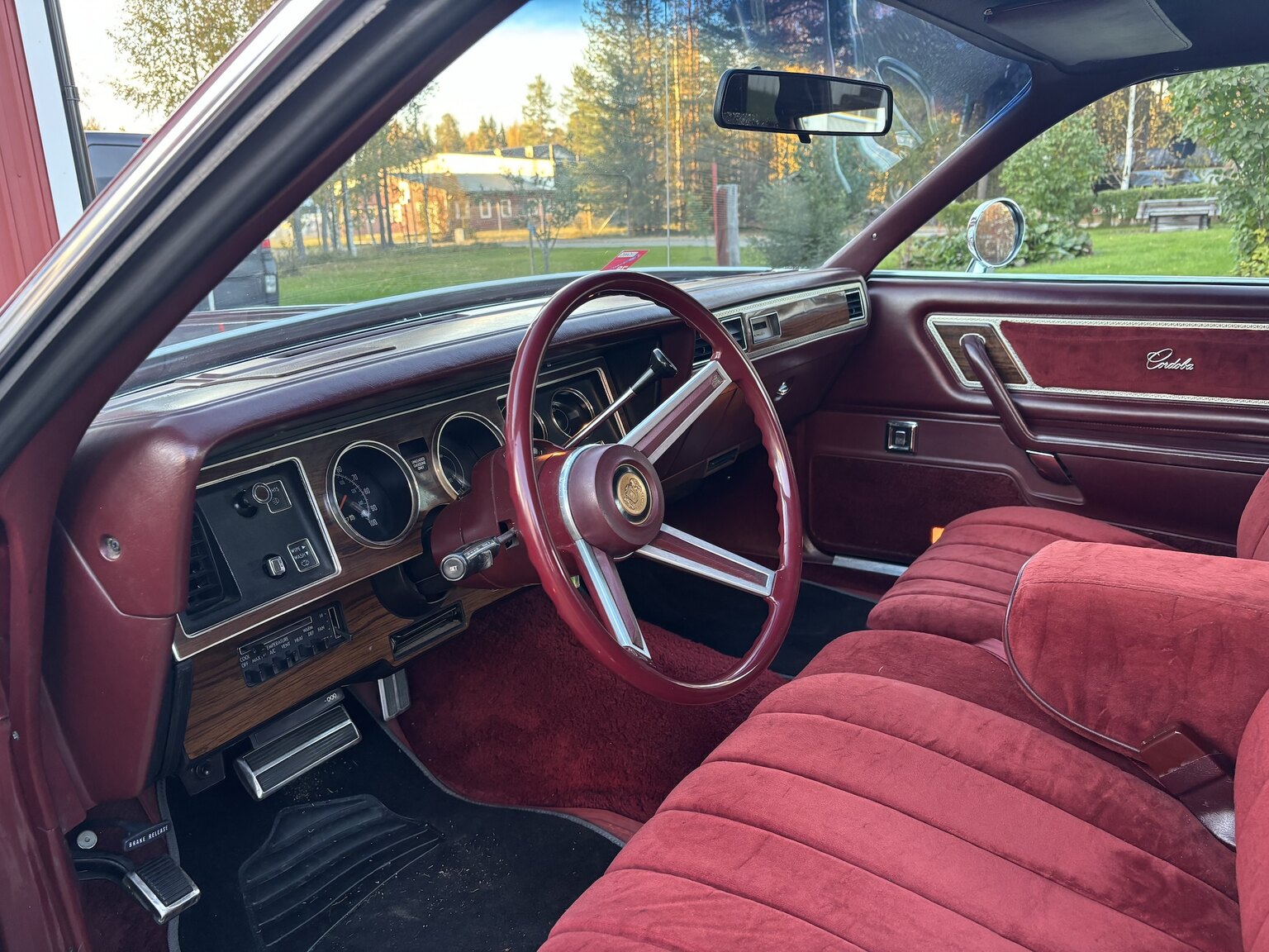 Innenraumfoto von 1976 Chrysler Cordoba