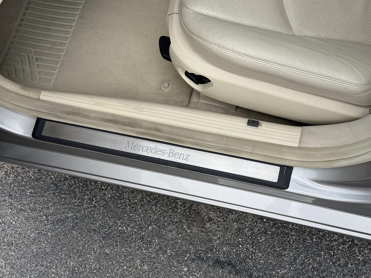 Interiörbild 2004 Mercedes-Benz E 500 7G-Tronic (20)