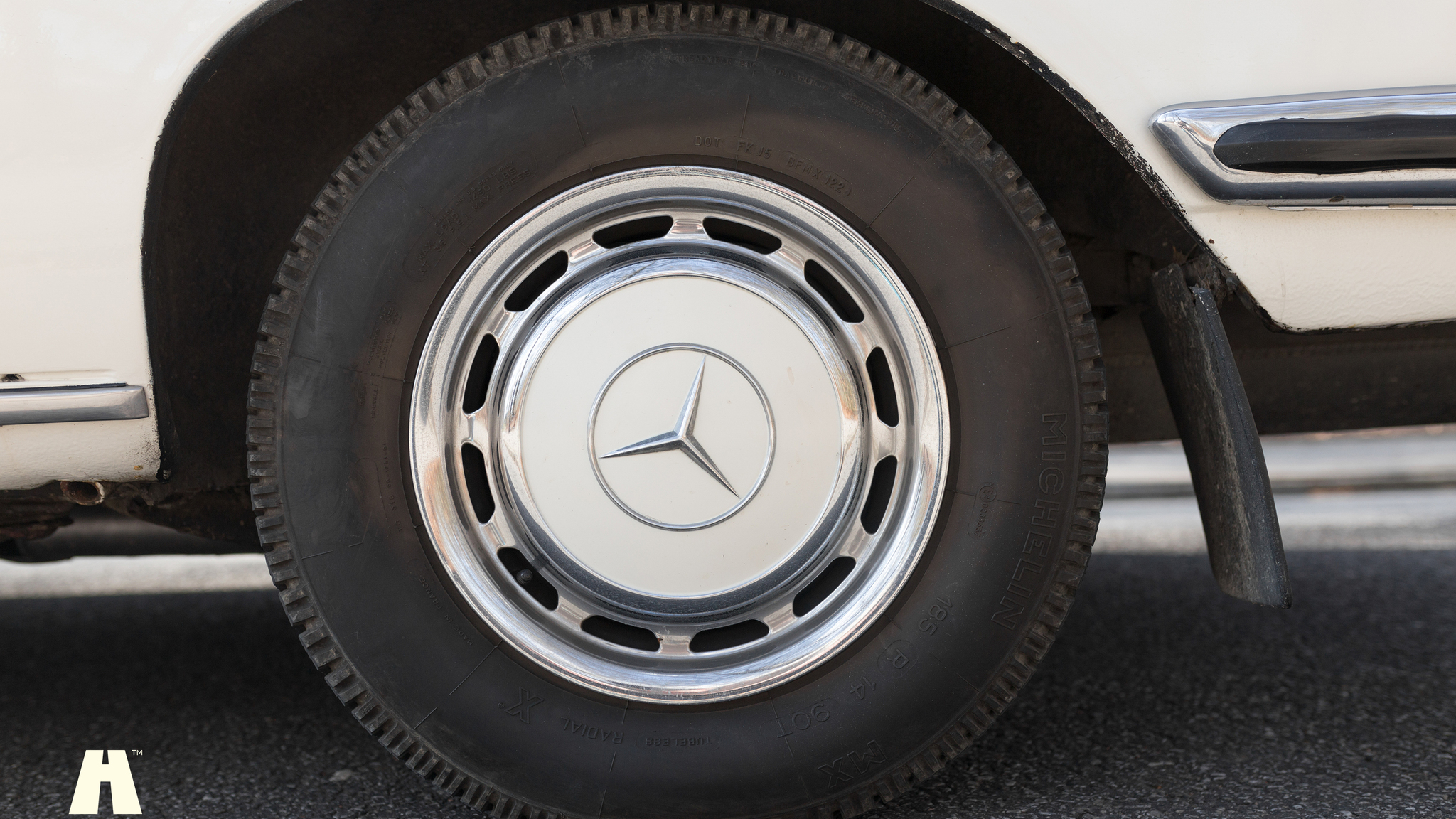 Aussenfoto 1970 Mercedes 250 CE