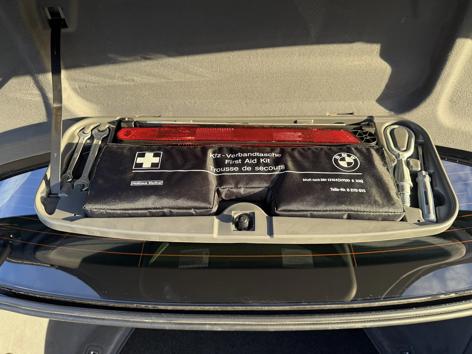 Interior image of 2003 BMW 760i (26)