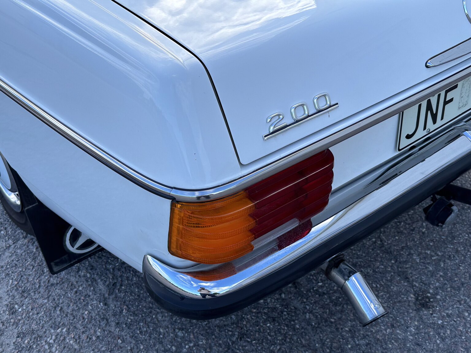 Aussenfoto 1975 Mercedes Benz 200 (48)