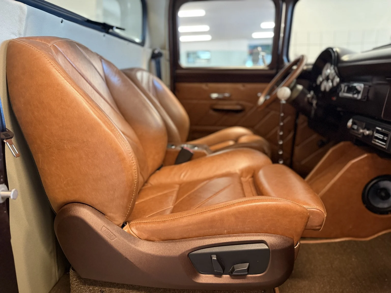 Interiörbild 1956 Ford F-100 Restomod (33)