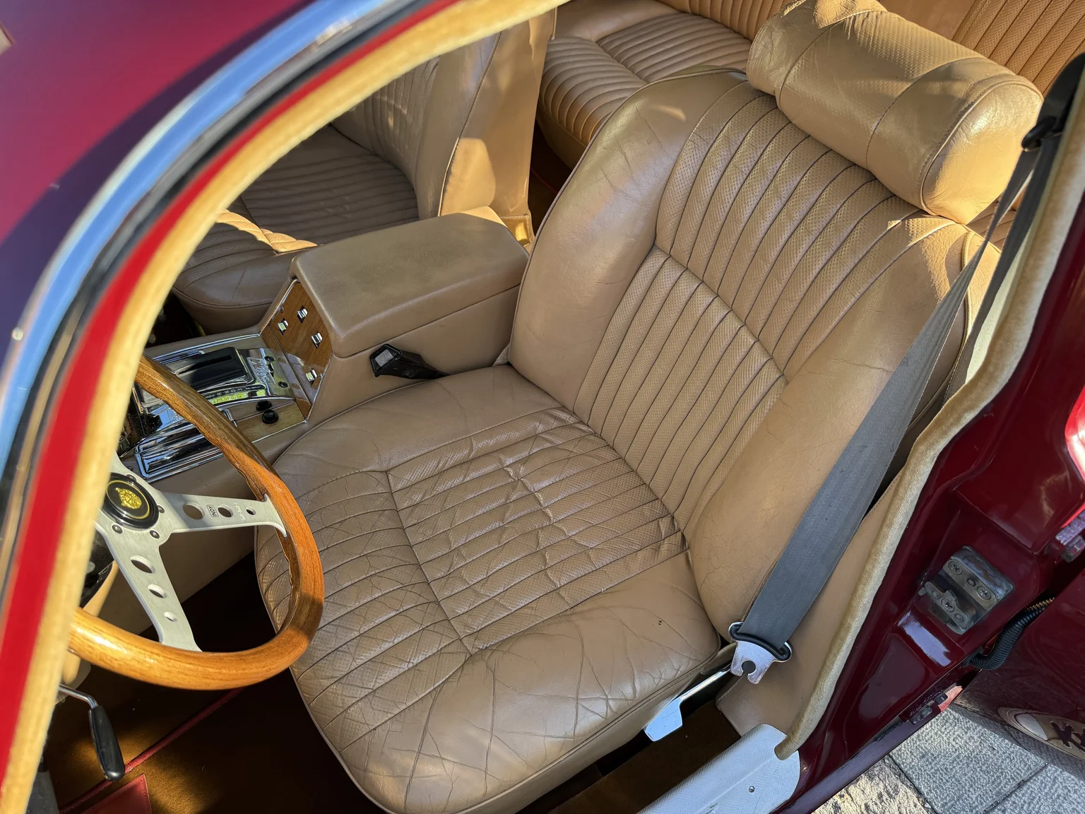 Innenraumfoto von 1970 Jaguar XJ12 Performance (11)