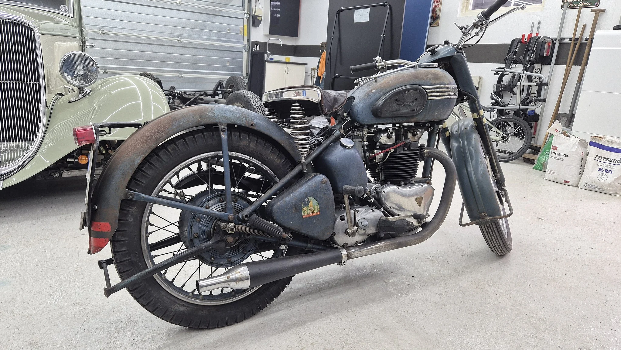Exterior image of 1954 Triumph Thunderbird 6T (1)