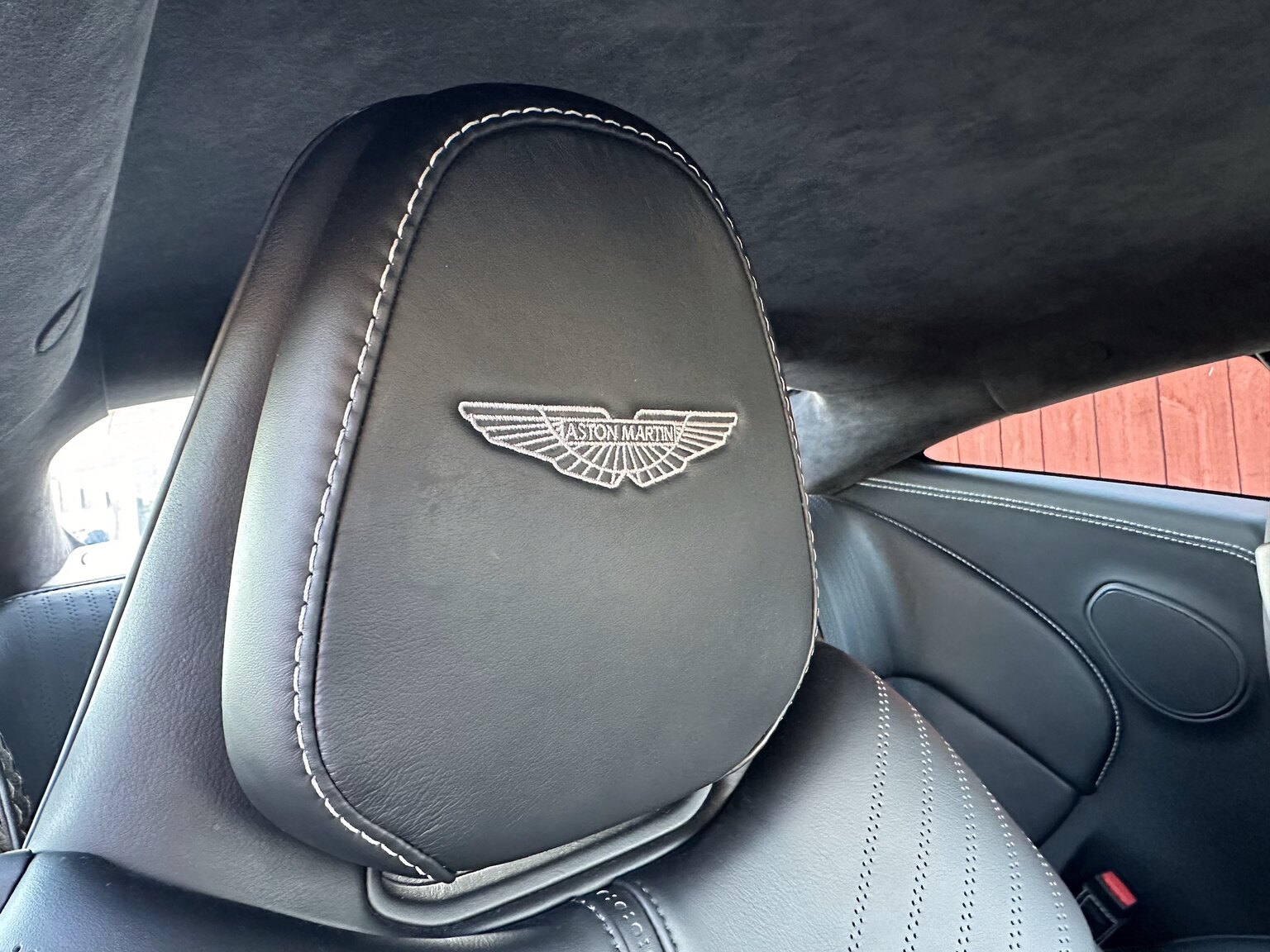 Interiörbild 2018 Aston Martin DB11
