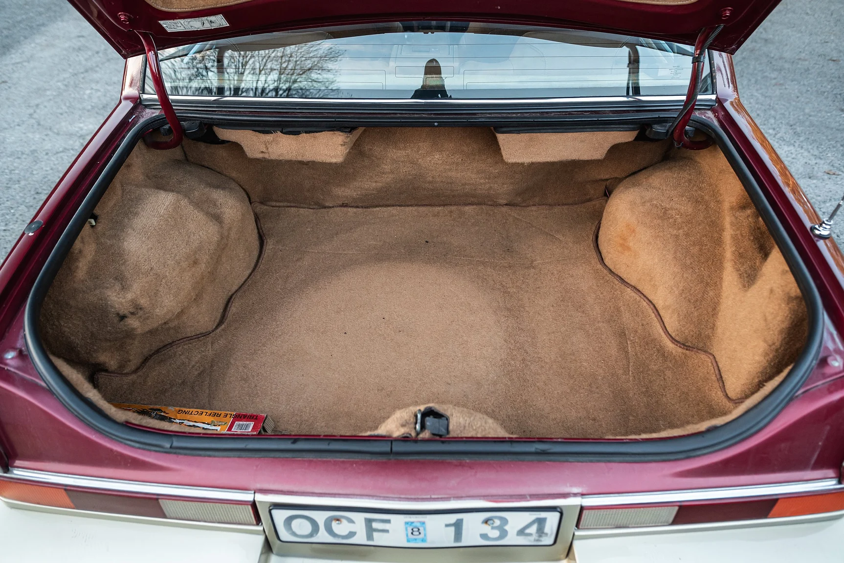 Interior image of 1989 Cadillac Seville (64)