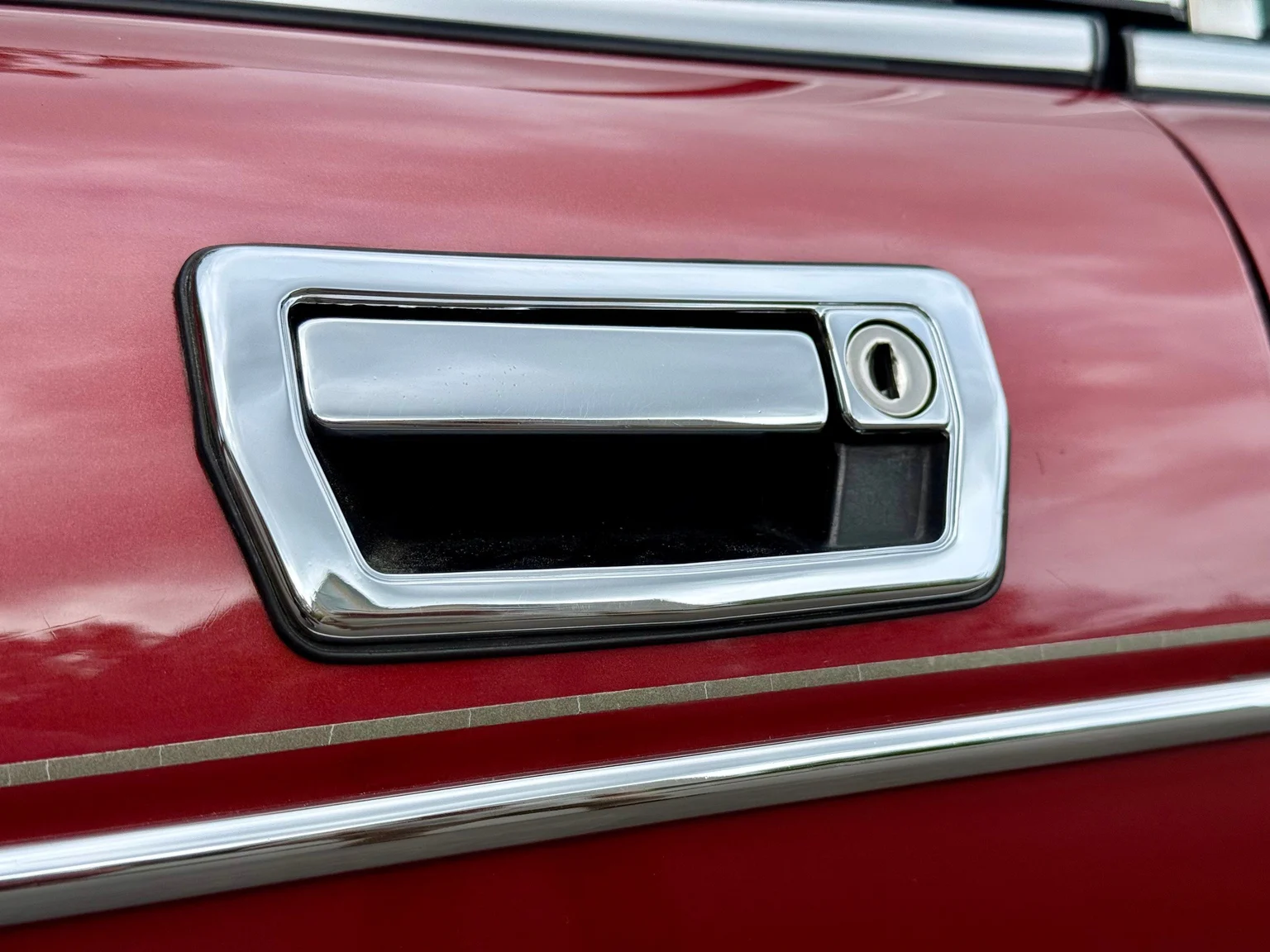 Exterior image of 1988 Daimler Six (53)