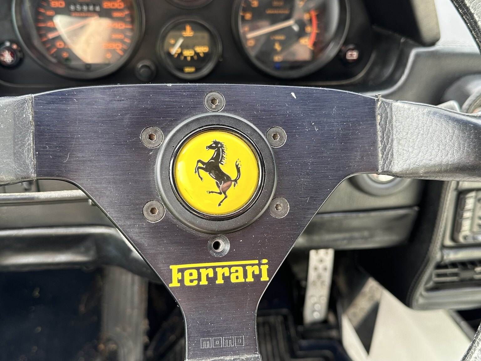 Interiörbild 1986 Ferrari 328 GTS