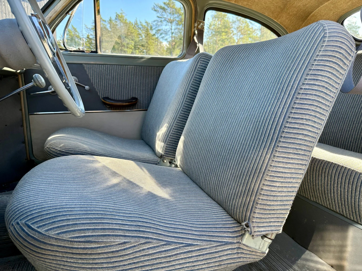 Innenraumfoto von 1953 Volvo PV444E (14)