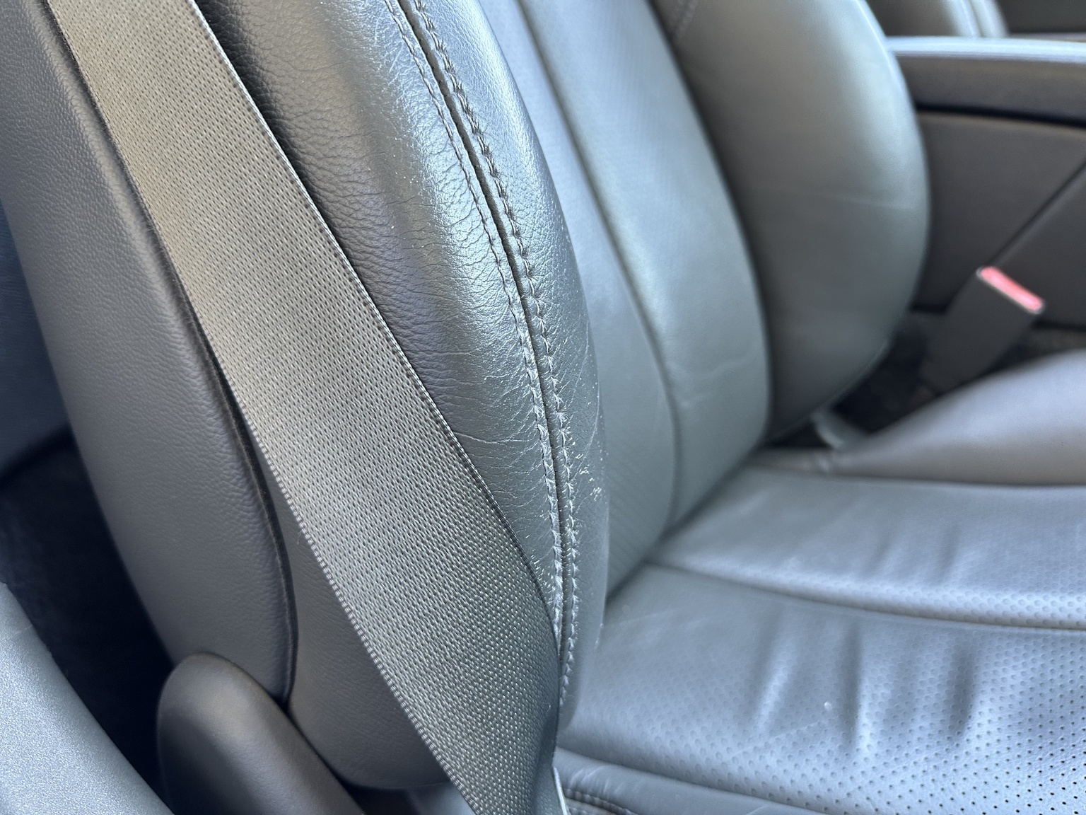 Interior image of 2002 Mercedes SL 500 (28)