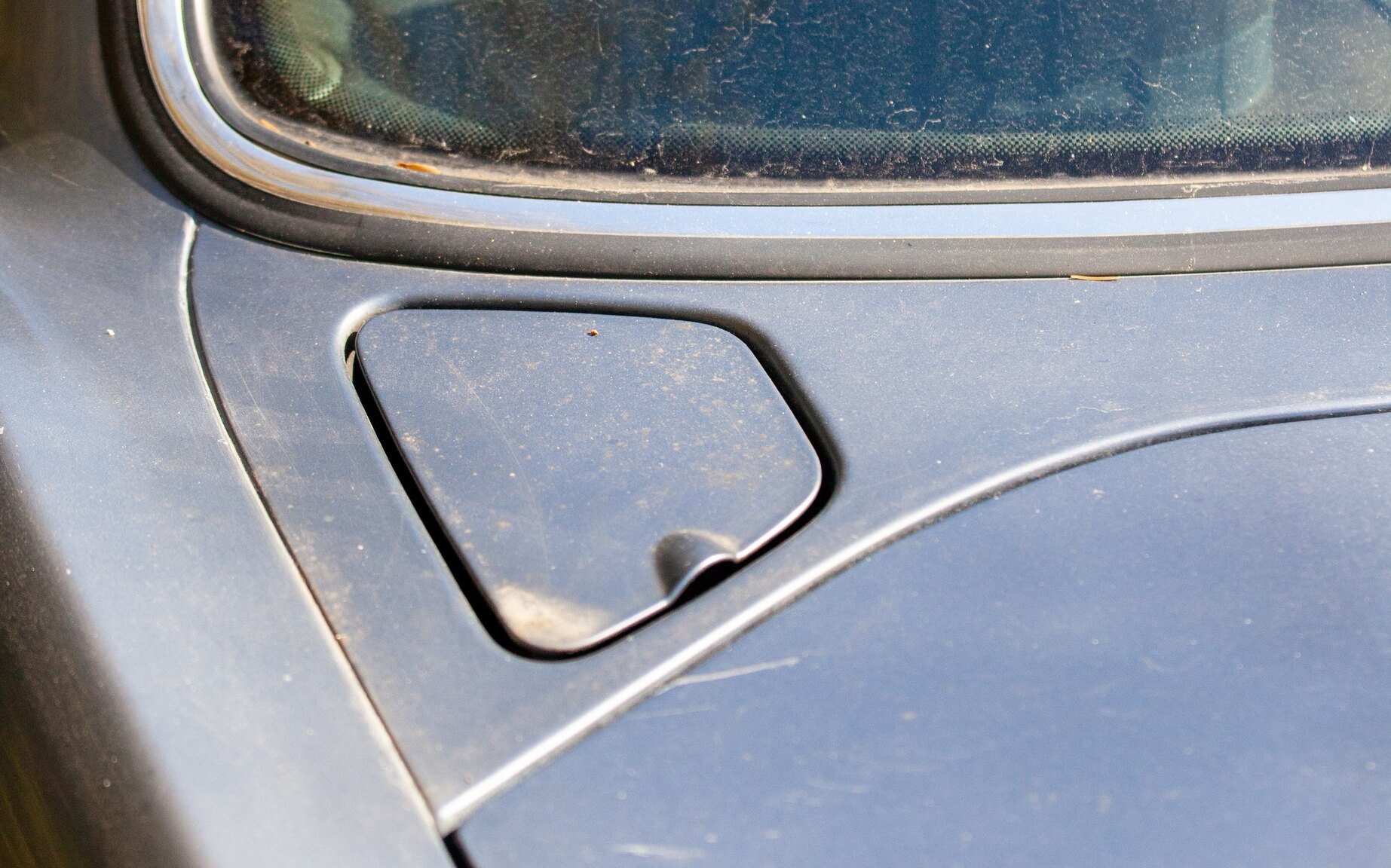 Exterior image of 1997 Jaguar XJ6 3.2