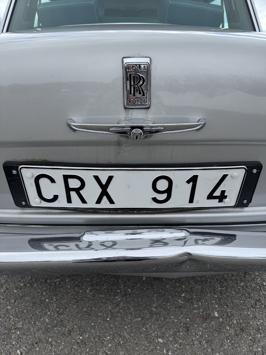 Exterior image of 1976 Rolls-Royce Silver Shadow