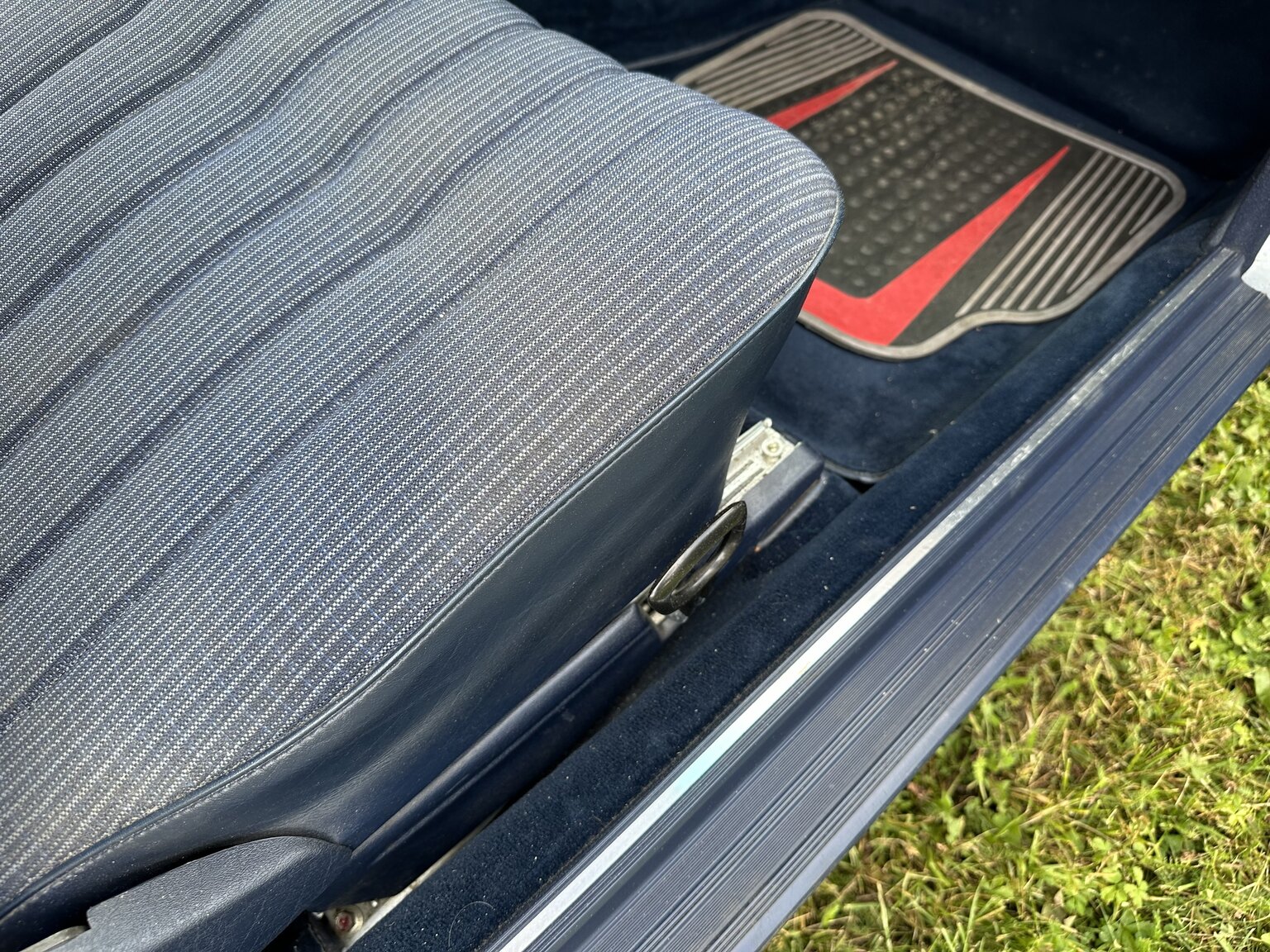 Interiörbild 1984 Mercedes-Benz 230 CE