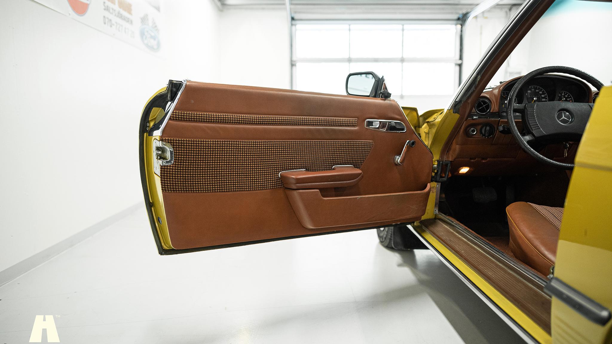 Interior image of 1975 Mercedes SL 350