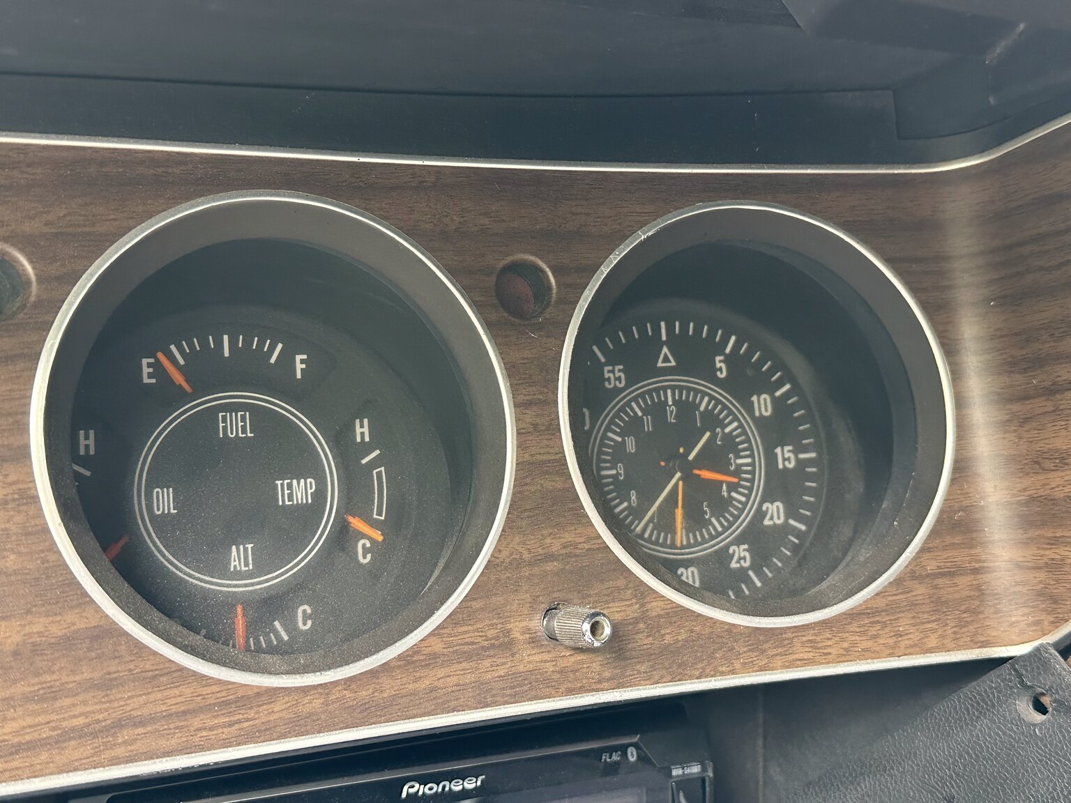 Interior image of 1971 Dodge Challenger 440 (38)