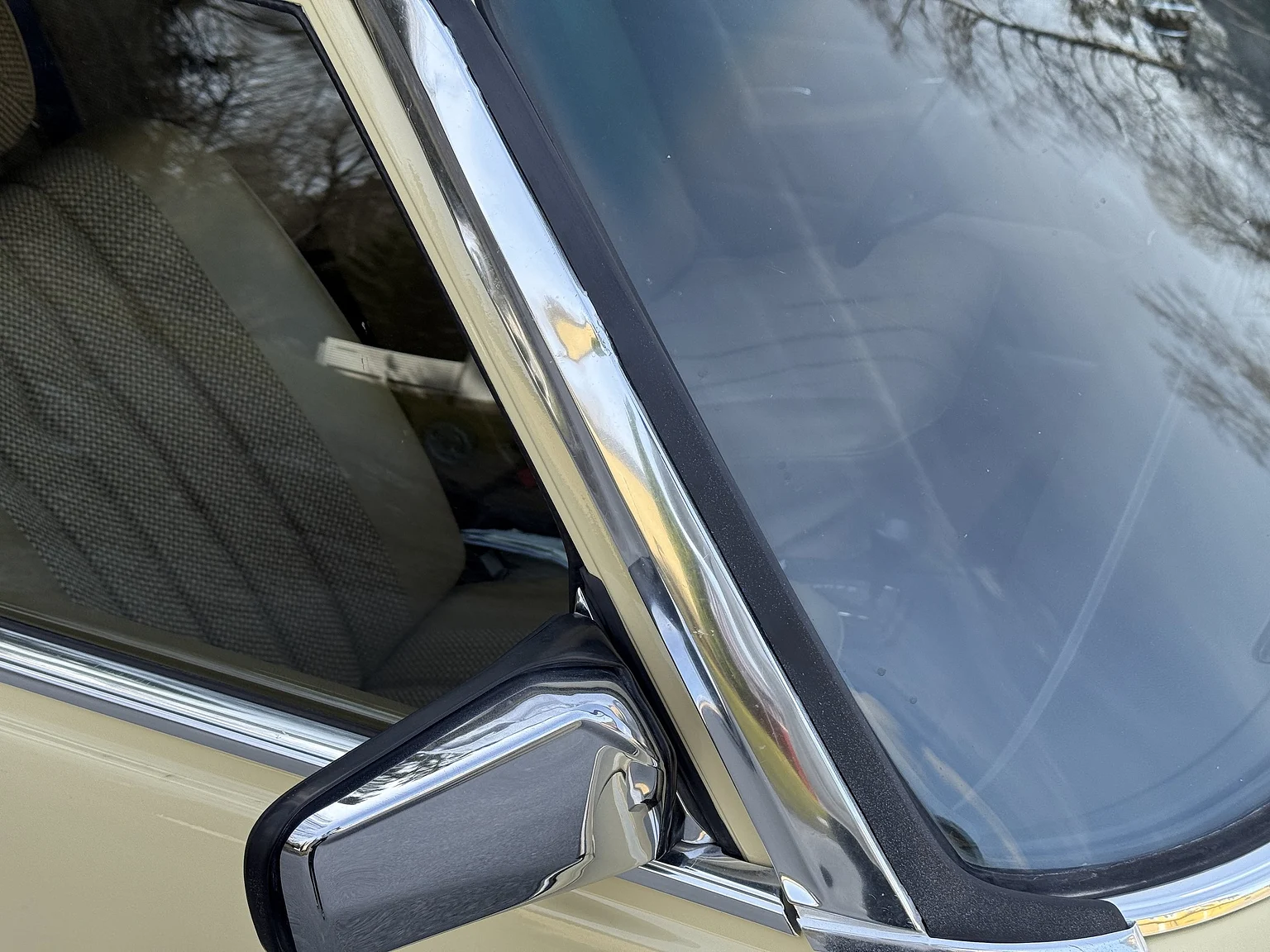 Exteriörbild på 1974 Mercedes-Benz 230 Automatic (36)