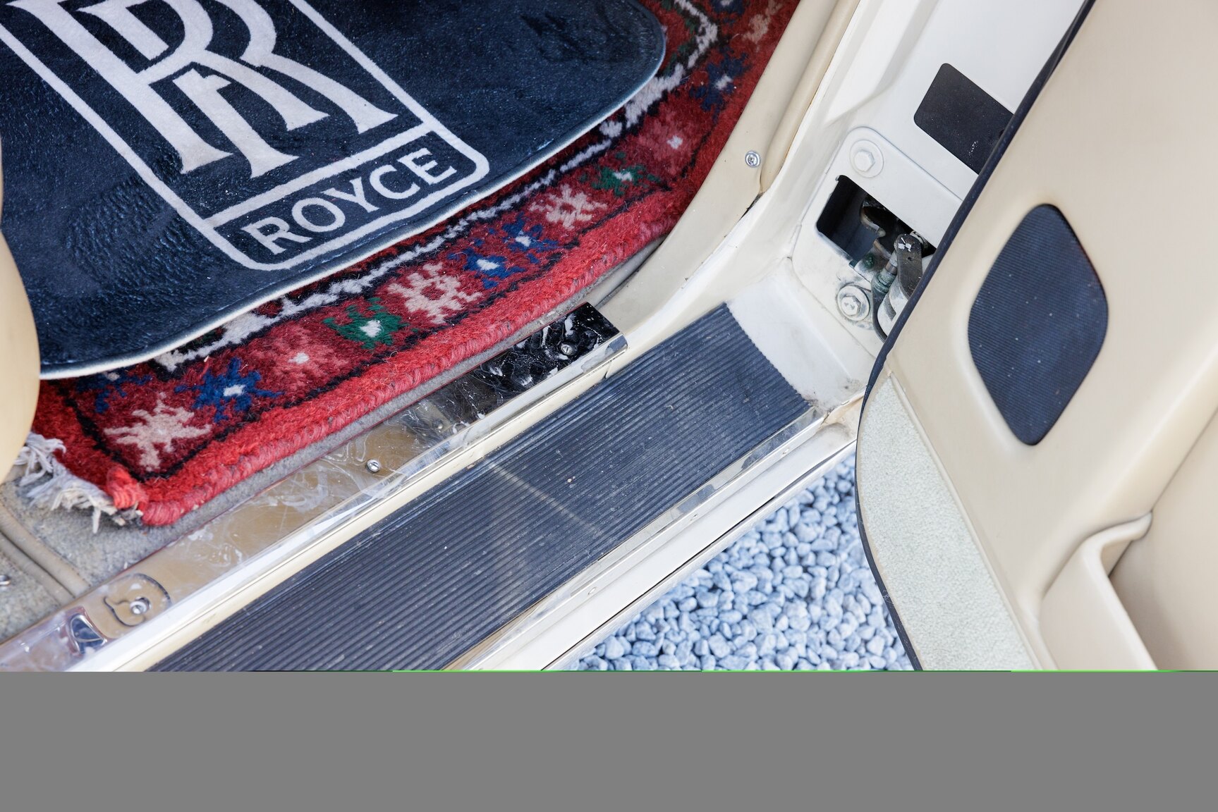 Interior image of 1991 Rolls Royce Silver Spur LWB