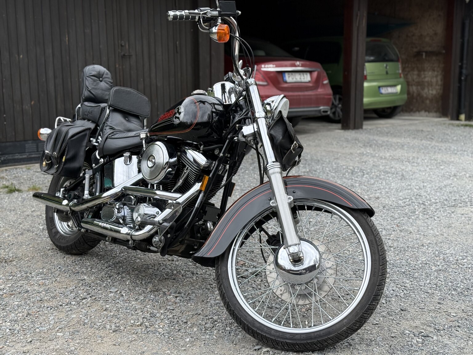 Exterior image of 1992 Harley-Davidson FXSTC