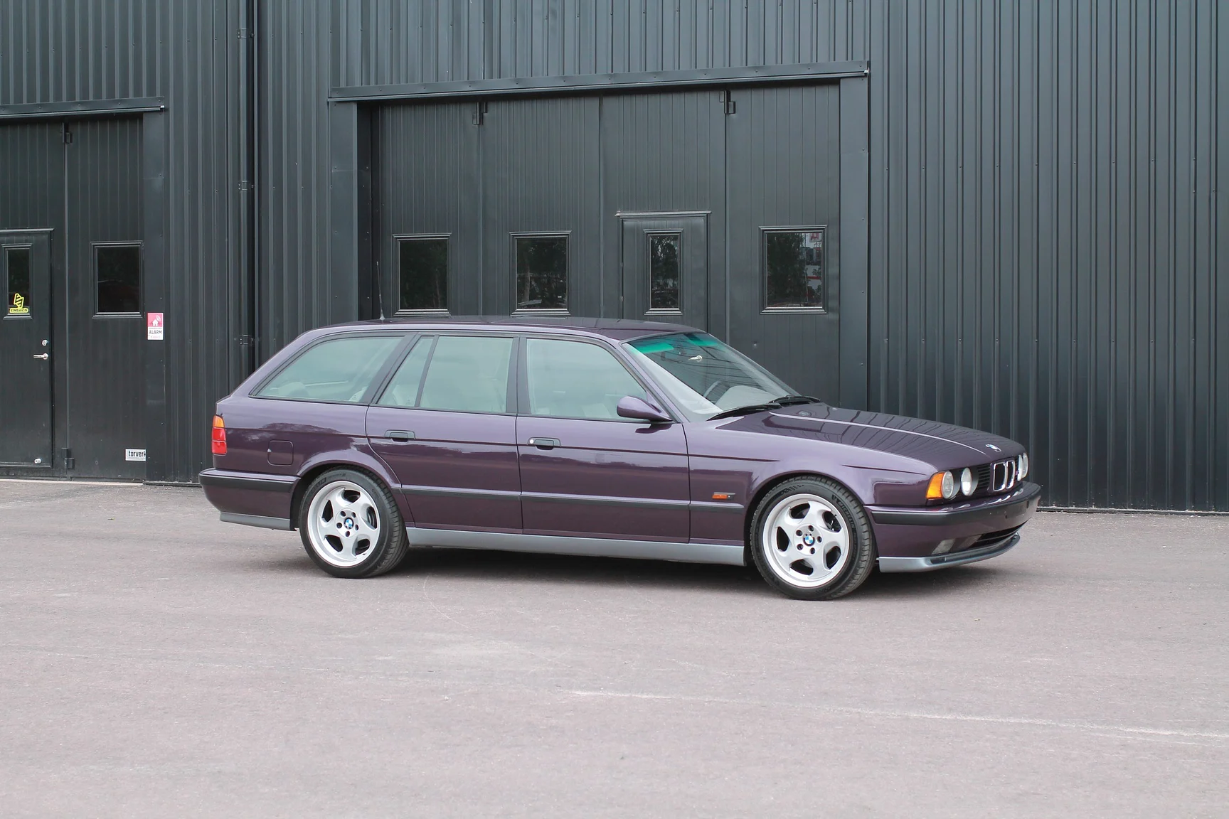 Exterior image of 1993 BMW M5 Touring 3.8 Manual (106)