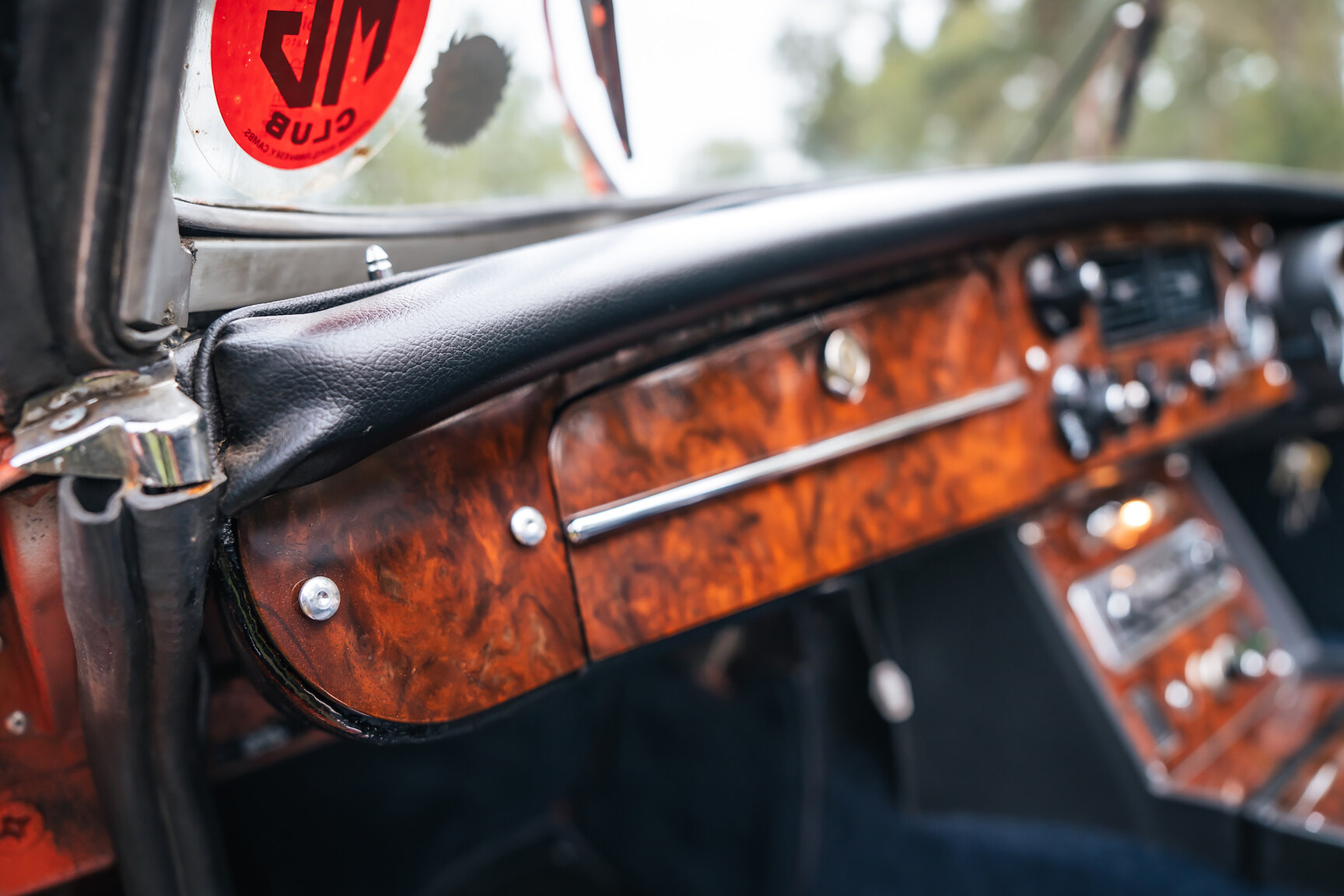 Innenraumfoto von 1973 MG MGB Roadster (31)