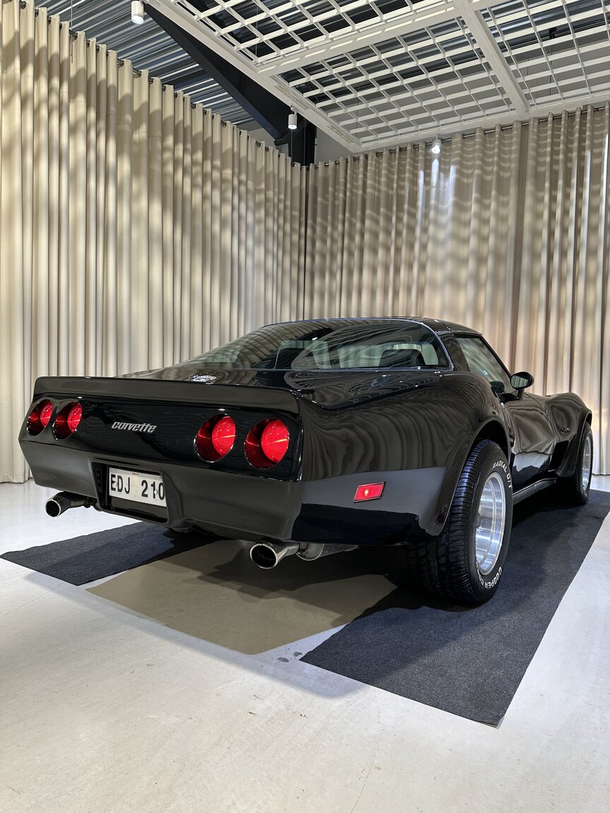 Exterior image of 1975 Chevrolet Corvette Stingray 
