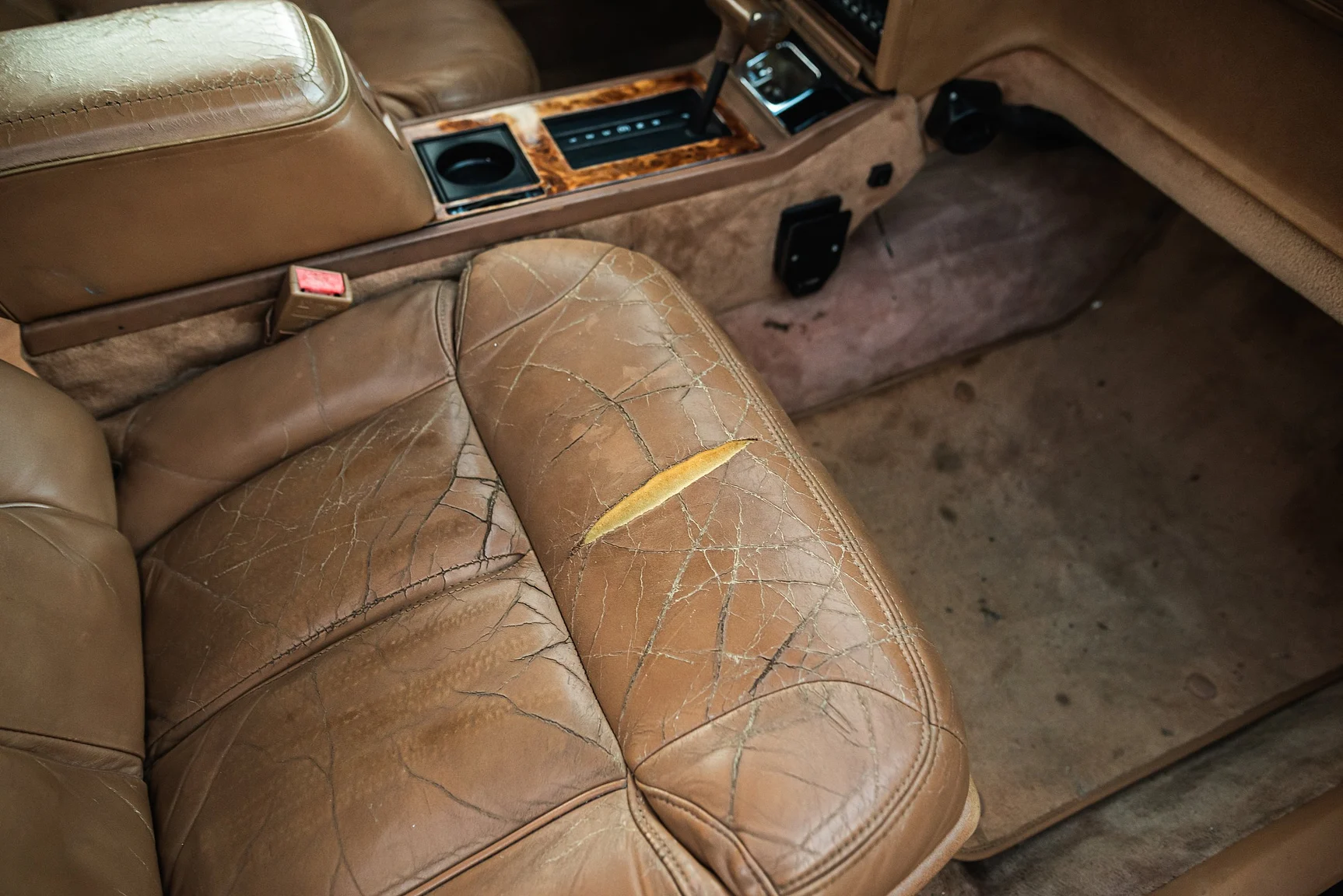 Interior image of 1989 Cadillac Seville (46)